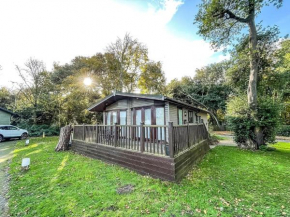 Pet Friendly, Luxury Lodge With Decking In Suffolk Near The Beach Ref 32108A
